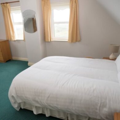Drim Holiday Cottage Malin Head - spacious bedroom