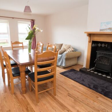Drim Holiday Cottage Malin head - dining area